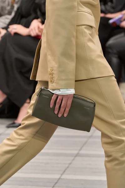 Look 25